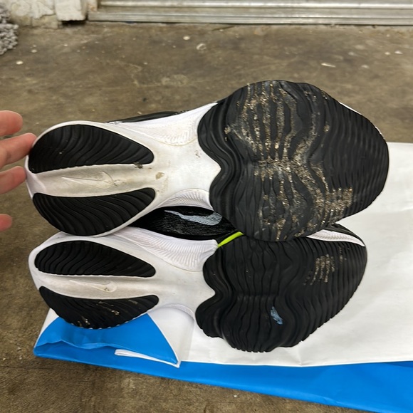 Nike - Picture 8 of 11